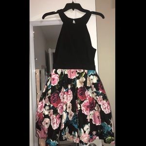 Flower pattern ruffled skirt with black top